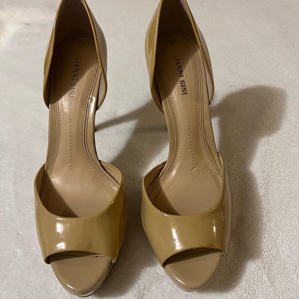 Gianni Bini Tan Peep-Toe Heels